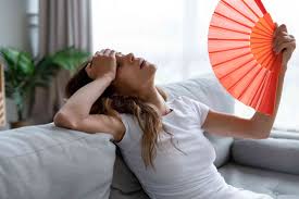 कुछ लोगों को क्यों लगती है ज्यादा गर्मी? जानिए इसके पीछे के कारण